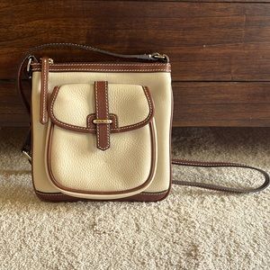 Dooney & Bourke Letter Carrier crossbody. Leather.